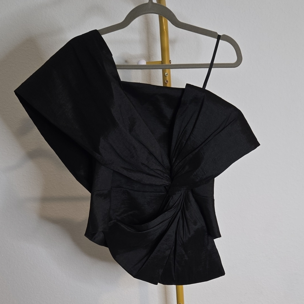 NWT  MuseWomen's One-Shoulder Asymmetric-Bow Top